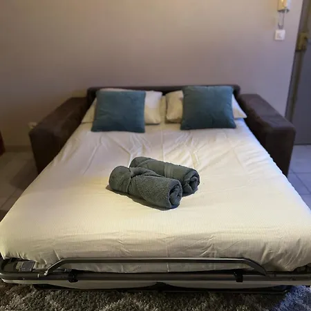 Cozy 1-bedroom 2 Minutes From Stalingrad Private Parking Bordeaux