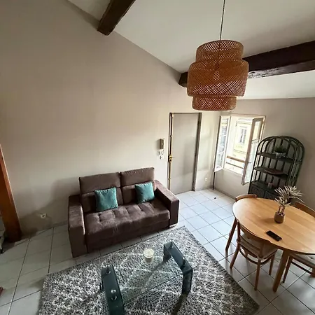 Apartamento Cozy 1-bedroom 2 Minutes From Stalingrad Private Parking