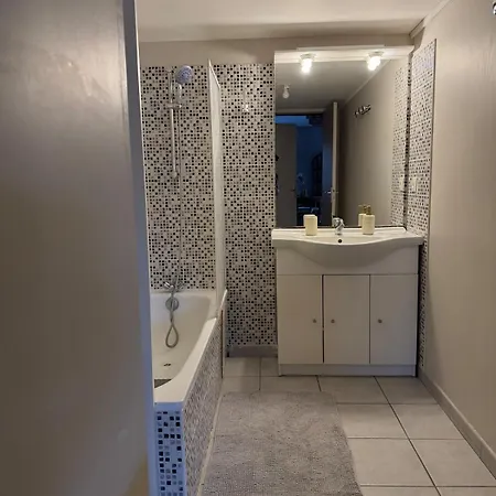 Cozy 1-bedroom 2 Minutes From Stalingrad Private Parking *