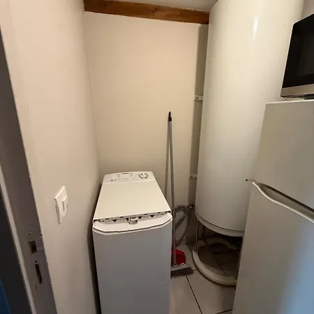 Cozy 1-bedroom 2 Minutes From Stalingrad Private Parking Bordeaux